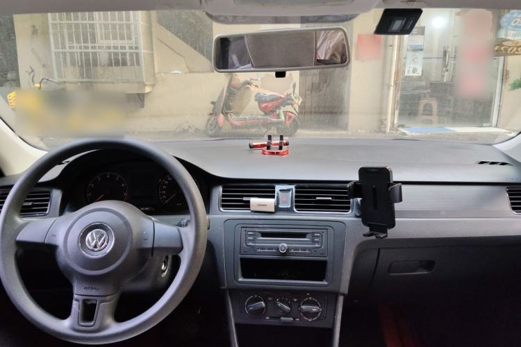 Used Volkswagen Santana 2013 1.6L Automatic Fashion Edition Center Console
