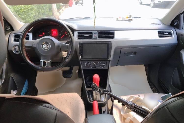 Used Volkswagen Santana 2013 1.6L Automatic Fashion Edition Center Console