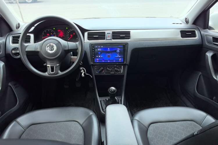 Used Volkswagen Santana 2013 1.6L Manual Comfort Edition Center Console