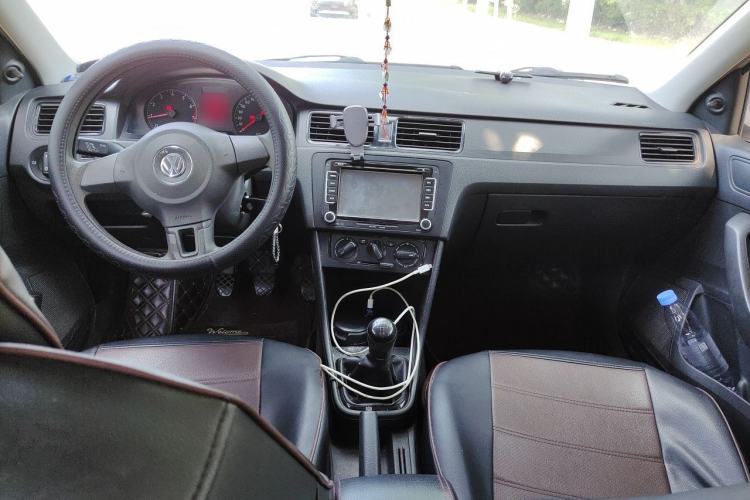 Used Volkswagen Santana 2013 1.6L Manual Fashion Edition Center Console
