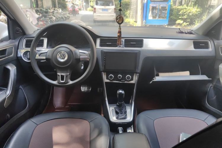 Used Volkswagen Santana 2013 1.6L Automatic Fashion Edition Center Console
