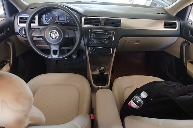 Used Volkswagen Santana 2013 1.6L Manual Comfort Edition Center Console