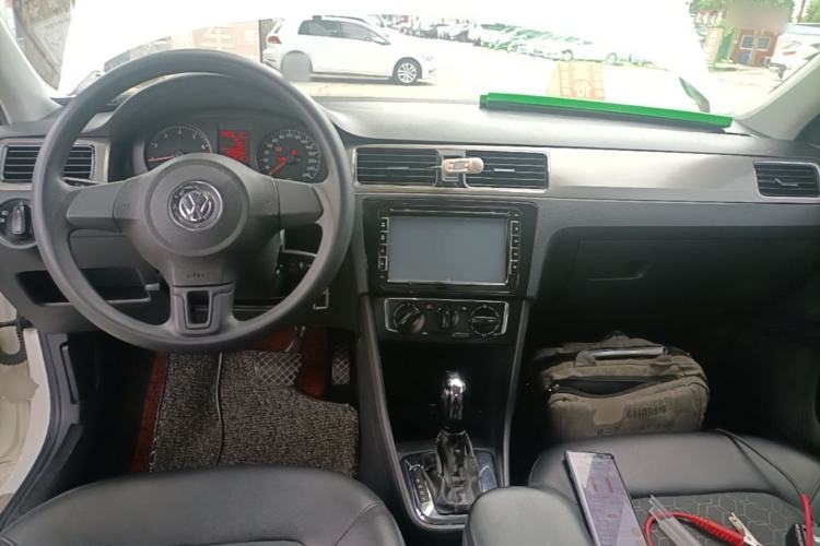 Used Volkswagen Santana 2013 1.6L Automatic Comfort Edition Center Console