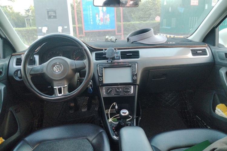 Used Volkswagen Santana 2013 1.4L Manual Comfort Edition Center Console