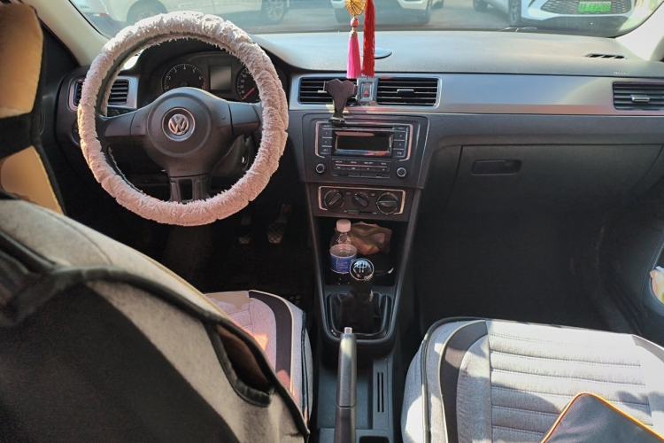 Used Volkswagen Santana 2013 1.6L Manual Comfort Edition Center Console