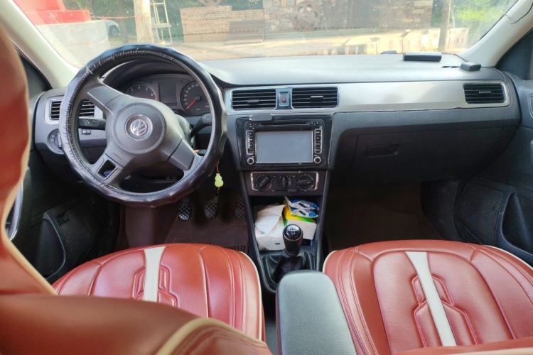 Used Volkswagen Santana 2013 1.4L Manual Comfort Edition Center Console