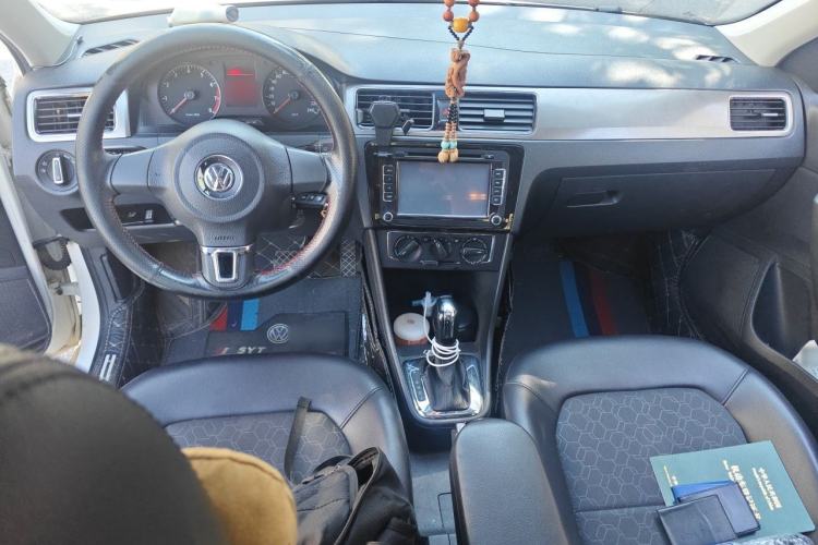 Used Volkswagen Santana 2013 1.6L Automatic Comfort Edition Center Console