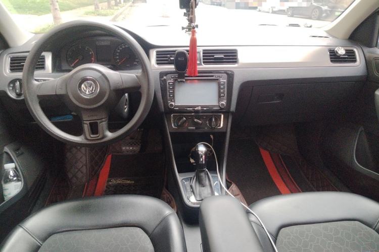 Used Volkswagen Santana 2013 1.6L Automatic Comfort Edition Center Console