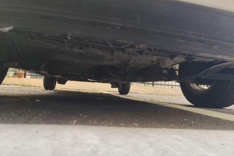 Used Volkswagen Santana 2013 1.6L Manual Fashion Edition Chassis Front