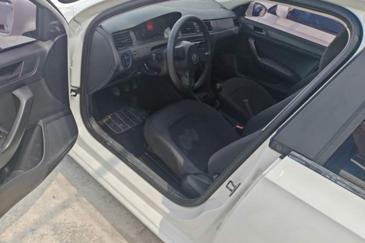 Used Volkswagen Santana 2013 1.6L Manual Fashion Edition Driver Seat
