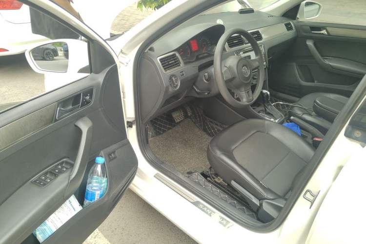 Used Volkswagen Santana 2013 1.6L Automatic Comfort Edition Driver Seat