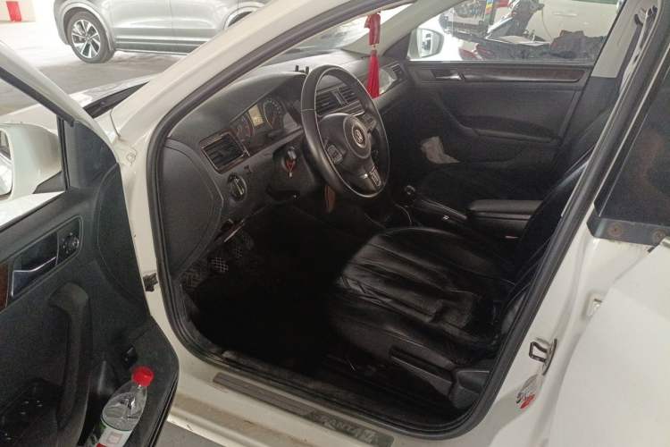 Used Volkswagen Santana 2013 1.6L Manual Luxury Edition Driver Seat