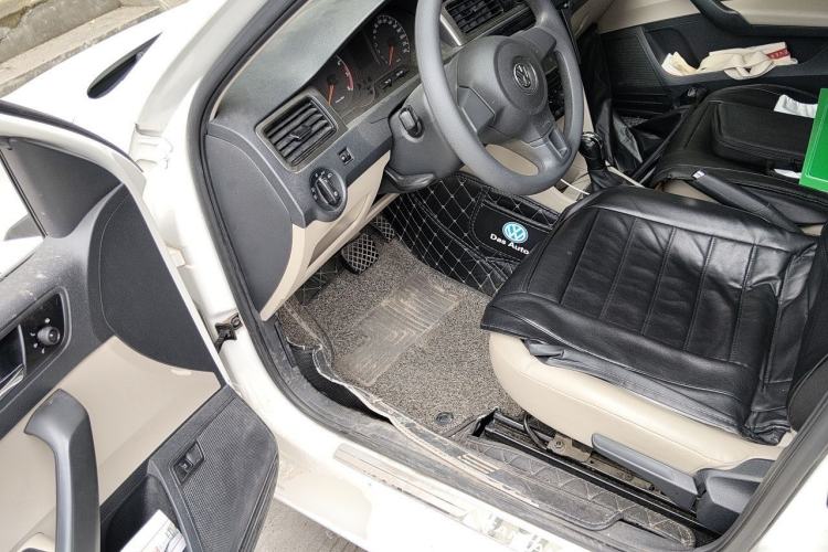 Used Volkswagen Santana 2013 1.6L Automatic Comfort Edition Driver Seat