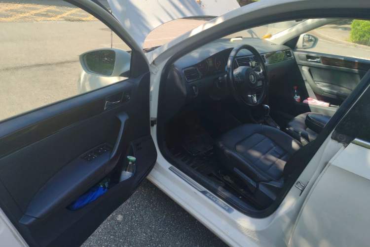Used Volkswagen Santana 2013 1.6L Automatic Luxury Edition Driver Seat