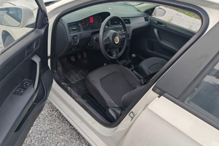 Used Volkswagen Santana 2013 1.6L Manual Fashion Edition Driver Seat