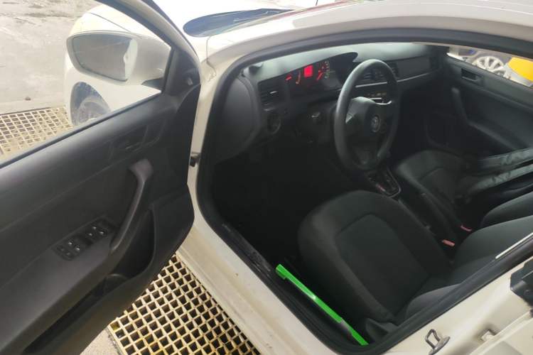 Used Volkswagen Santana 2013 1.6L Automatic Fashion Edition Driver Seat