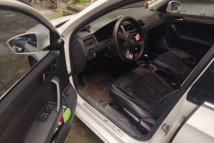 Used Volkswagen Santana 2013 1.6L Automatic Comfort Edition Driver Seat
