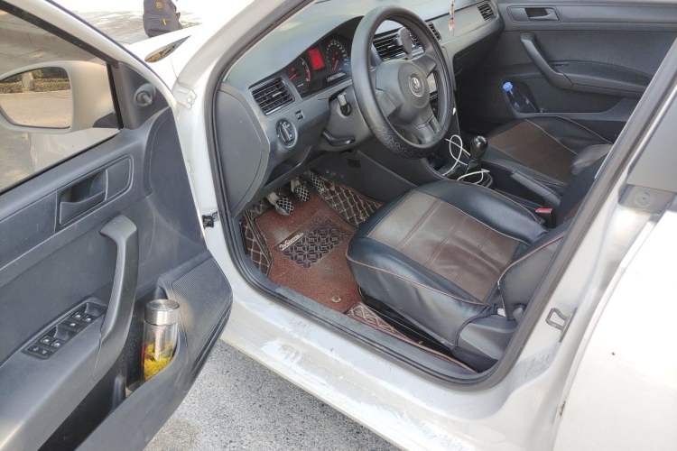Used Volkswagen Santana 2013 1.6L Manual Fashion Edition Driver Seat