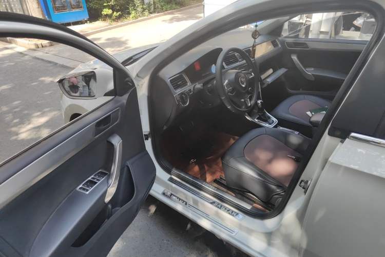 Used Volkswagen Santana 2013 1.6L Automatic Fashion Edition Driver Seat