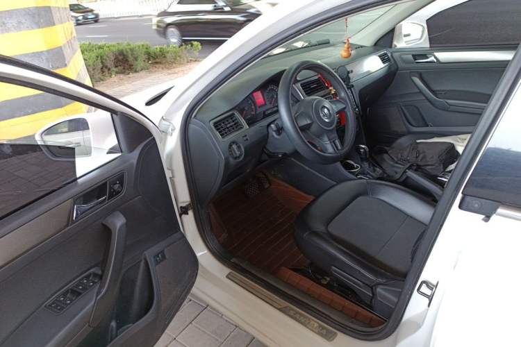 Used Volkswagen Santana 2013 1.6L Automatic Comfort Edition Driver Seat