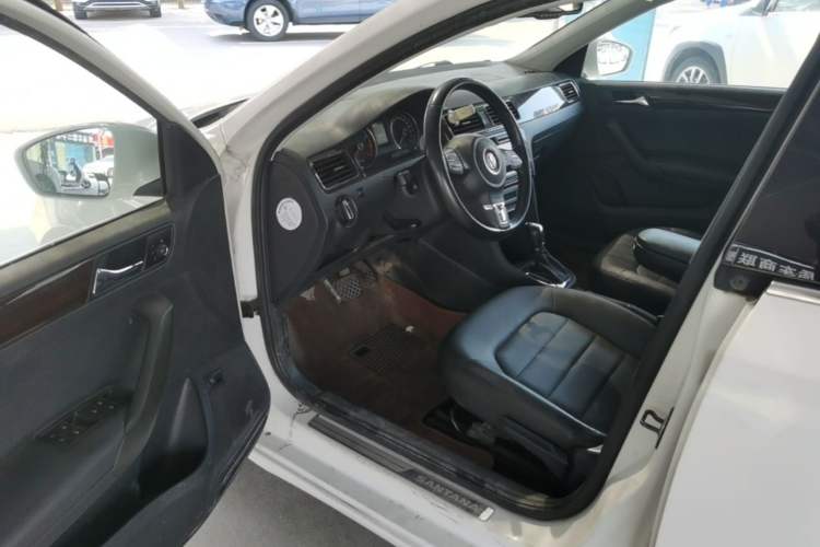 Used Volkswagen Santana 2013 1.6L Automatic Luxury Edition Driver Seat