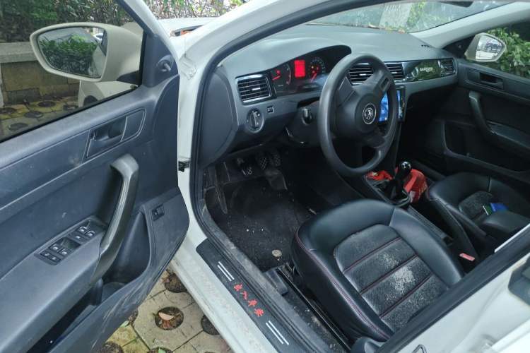 Used Volkswagen Santana 2013 1.4L Manual Fashion Edition Driver Seat