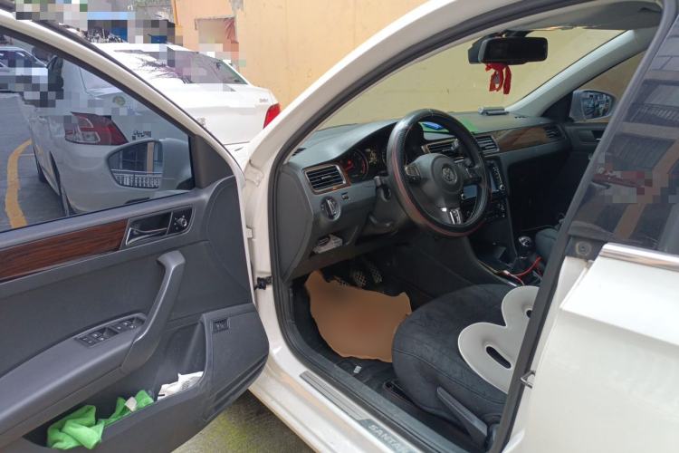 Used Volkswagen Santana 2013 1.6L Manual Luxury Edition Driver Seat