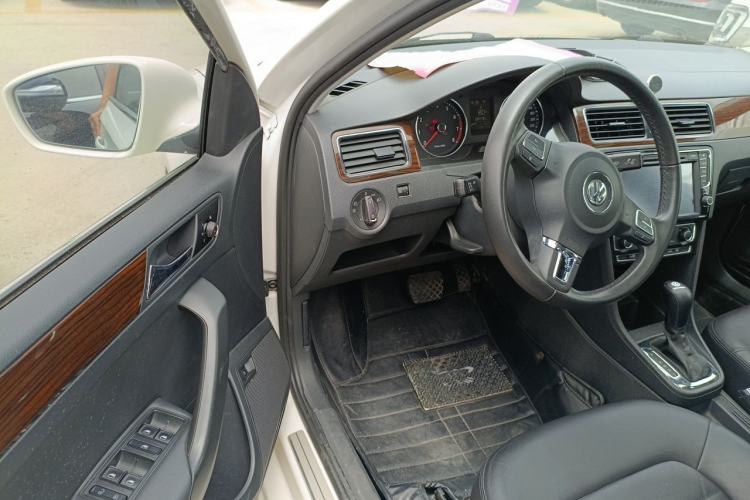 Used Volkswagen Santana 2013 1.6L Automatic Luxury Edition Driver Seat