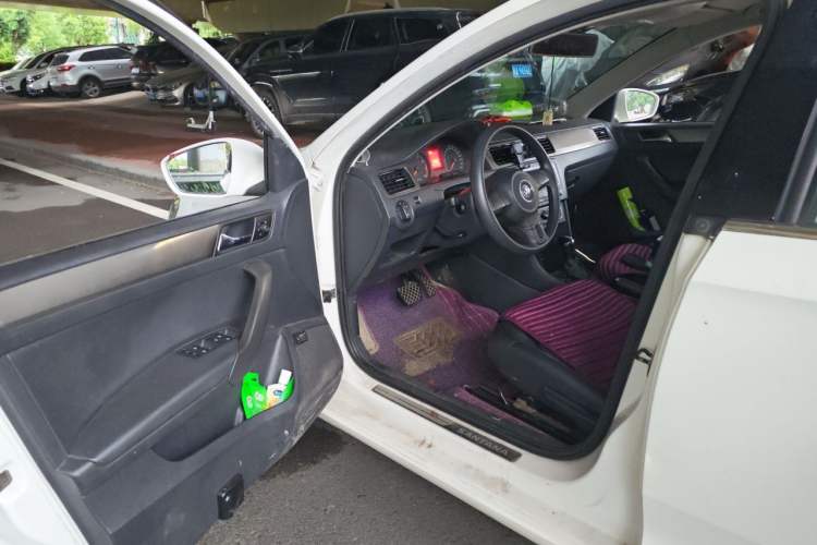Used Volkswagen Santana 2013 1.6L Automatic Comfort Edition Driver Seat