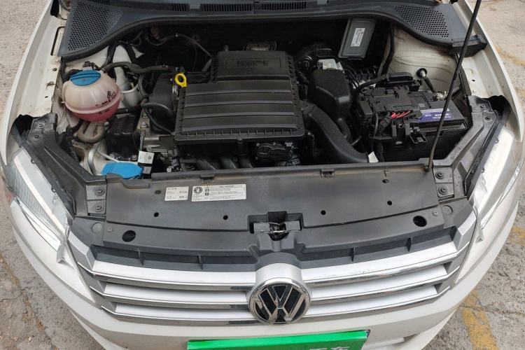 Used Volkswagen Santana 2013 1.6L Automatic Luxury Edition Engine Bay