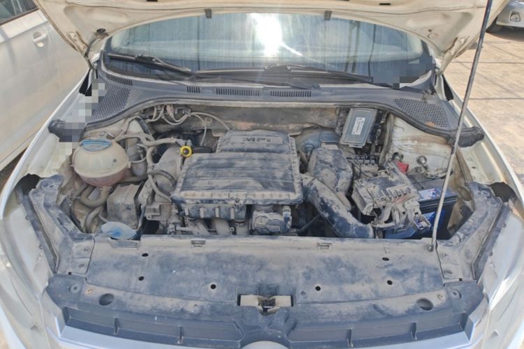 Used Volkswagen Santana 2013 1.6L Manual Fashion Edition Engine Bay