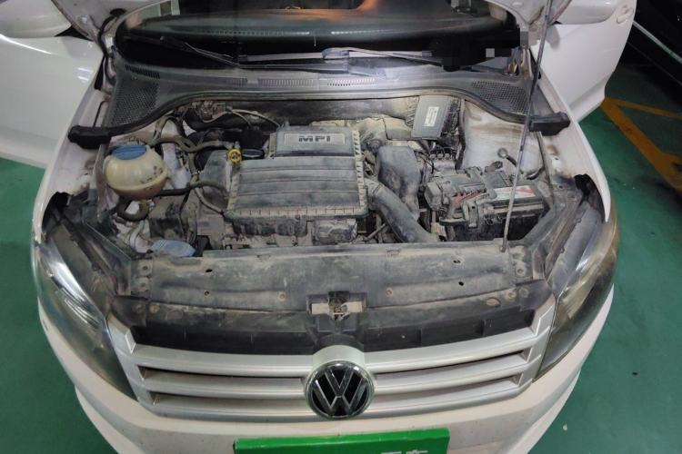 Used Volkswagen Santana 2013 1.6L Manual Fashion Edition Engine Bay