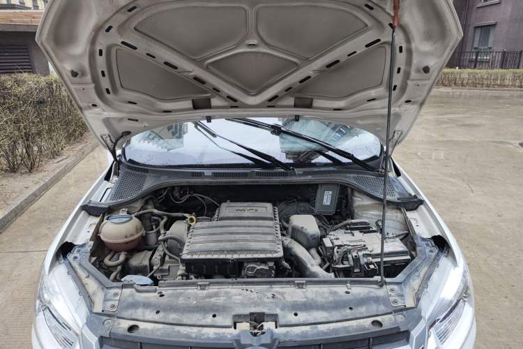 Used Volkswagen Santana 2013 1.6L Automatic Comfort Edition Engine Bay