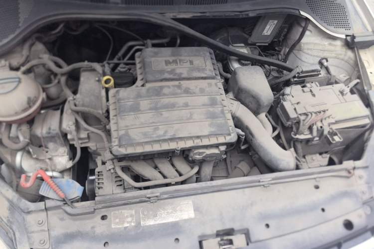 Used Volkswagen Santana 2013 1.6L Automatic Fashion Edition Engine Bay