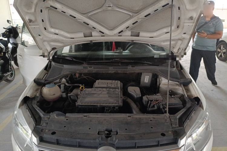 Used Volkswagen Santana 2013 1.6L Manual Luxury Edition Engine Bay