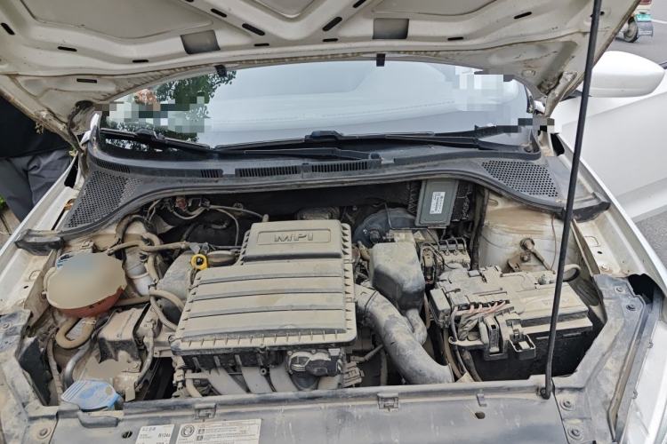 Used Volkswagen Santana 2013 1.6L Manual Fashion Edition Engine Bay