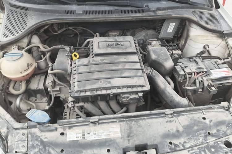 Used Volkswagen Santana 2013 1.6L Manual Comfort Edition Engine Bay