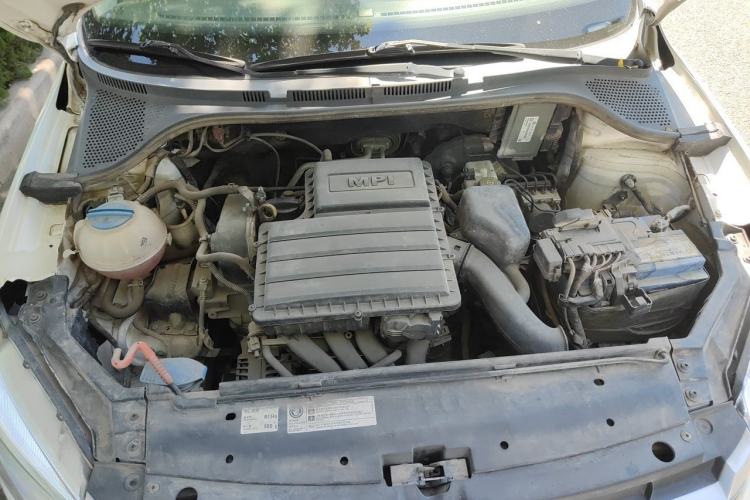 Used Volkswagen Santana 2013 1.6L Manual Comfort Edition Engine Bay
