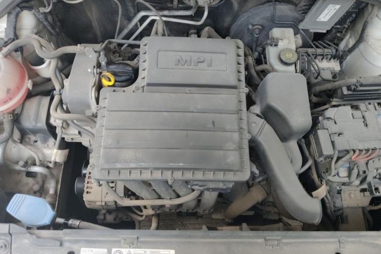 Used Volkswagen Santana 2013 1.6L Automatic Fashion Edition Engine Bay