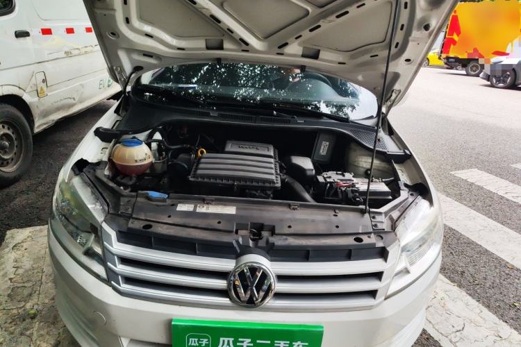 Used Volkswagen Santana 2013 1.6L Manual Fashion Edition Engine Bay
