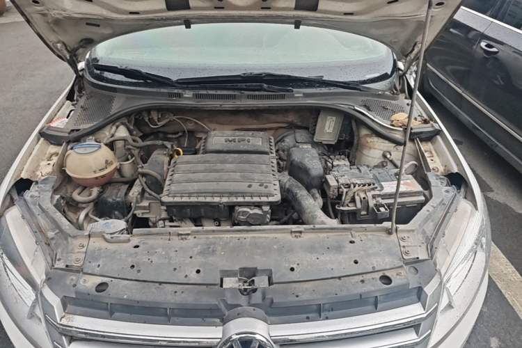 Used Volkswagen Santana 2013 1.6L Manual Comfort Edition Engine Bay
