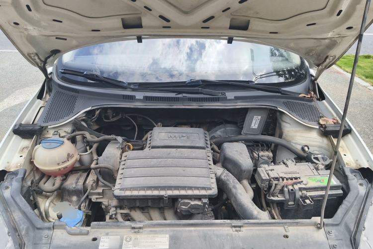 Used Volkswagen Santana 2013 1.4L Manual Fashion Edition Engine Bay