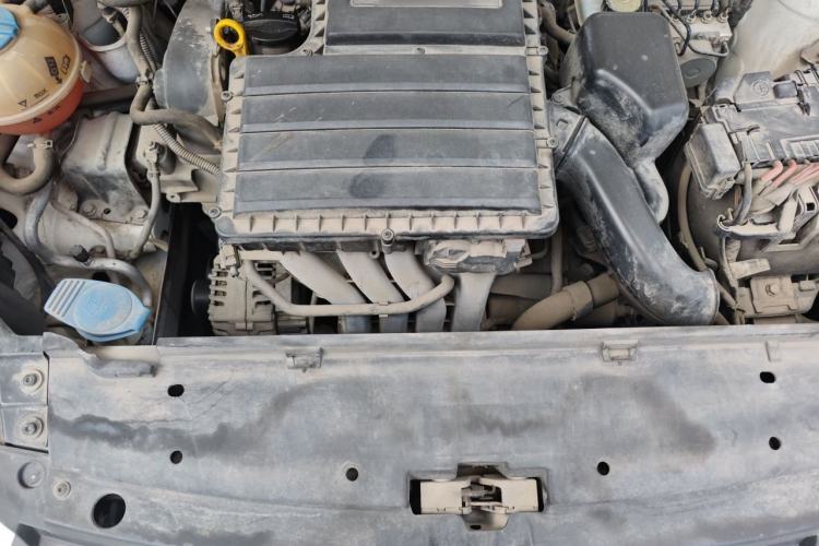Used Volkswagen Santana 2013 1.6L Manual Comfort Edition Engine Bay
