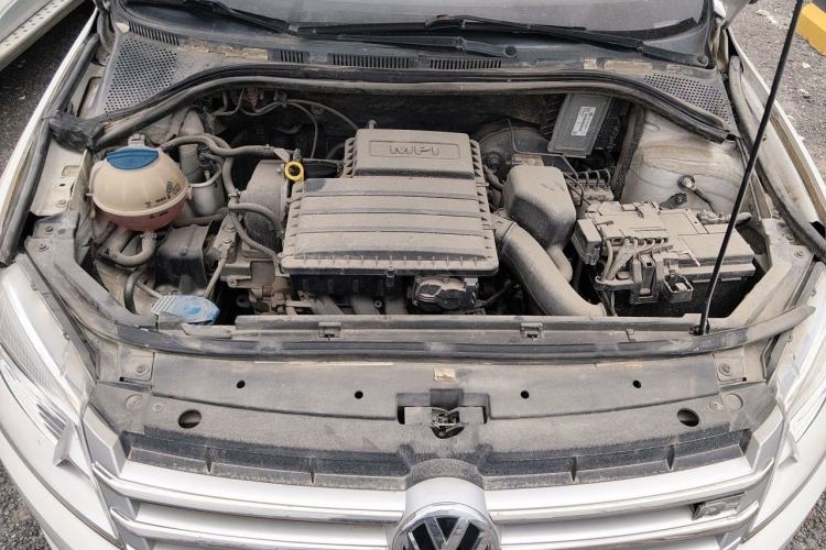Used Volkswagen Santana 2013 1.6L Manual Fashion Edition Engine Bay
