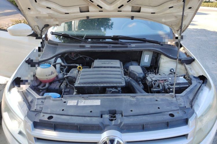 Used Volkswagen Santana 2013 1.6L Manual Fashion Edition Engine Bay