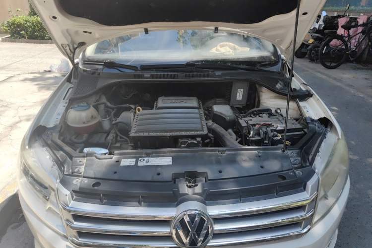 Used Volkswagen Santana 2013 1.6L Automatic Fashion Edition Engine Bay