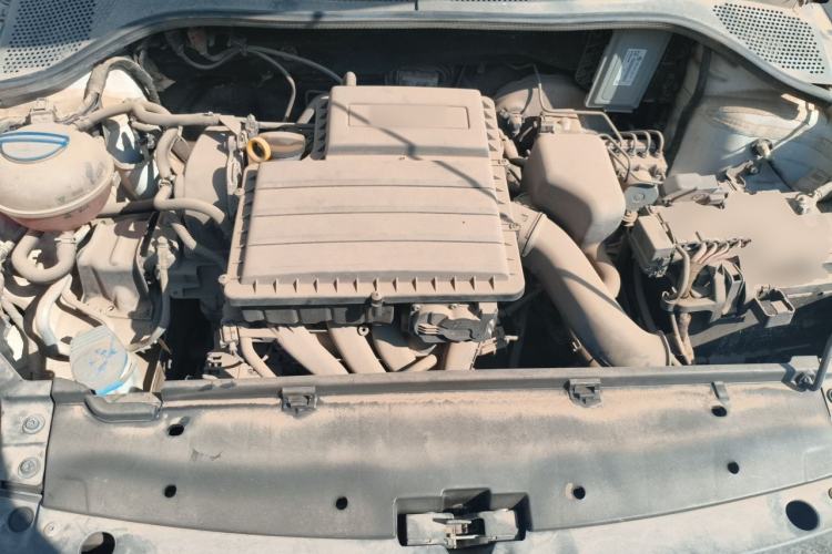 Used Volkswagen Santana 2013 1.6L Manual Comfort Edition Engine Bay