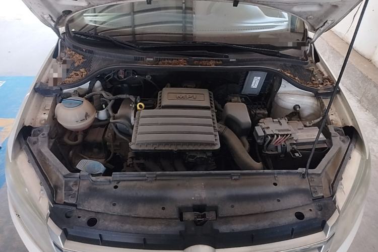 Used Volkswagen Santana 2013 1.6L Manual Comfort Edition Engine Bay