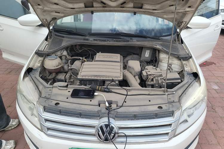 Used Volkswagen Santana 2013 1.6L Manual Comfort Edition Engine Bay