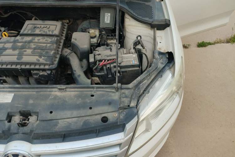 Used Volkswagen Santana 2013 1.6L Manual Fashion Edition Engine Bay Left